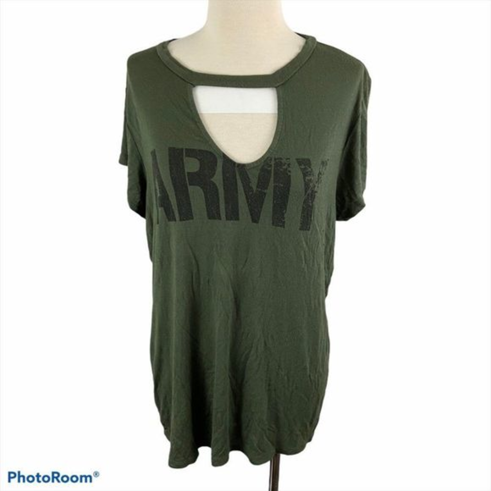 🌿4/$35 🌿OCCASION Green Army Tee‎